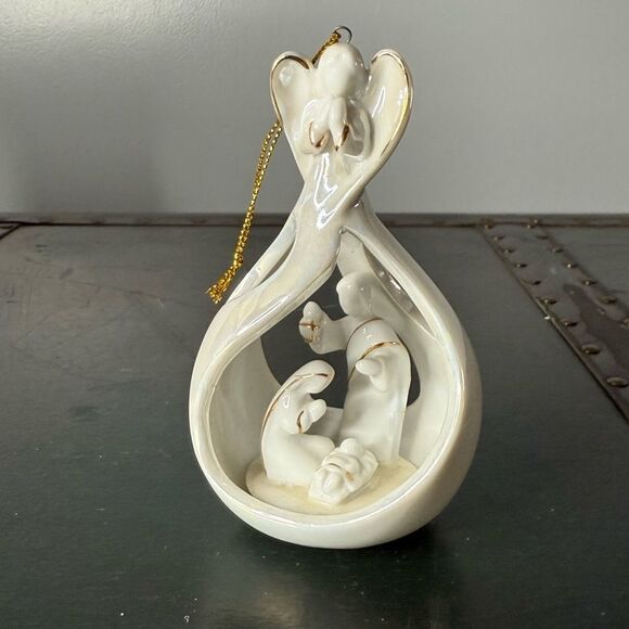 Angel Watching Over Holy Family Ornament Gift Indoor Home Decor Any Occasion - Picture 1 of 4